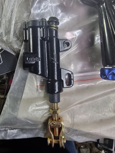 Bomba de Freno Trasera con Apoyos Ajustable