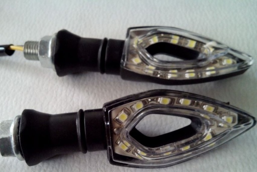 [CM01666-OF/Z3-G] Direccional Flecha Led Especial Par